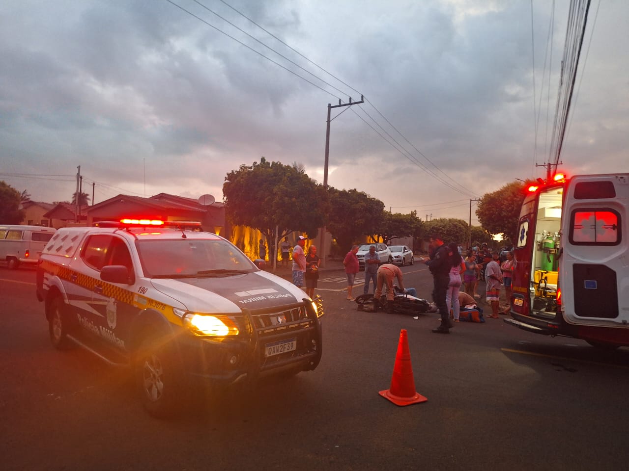 Adolescente De Anos Fica Ferido Ao Colidir Motocicleta Carro Em