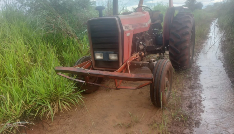 Trator e gados são roubados de propriedade rural — Foto: PMA/Divulgação